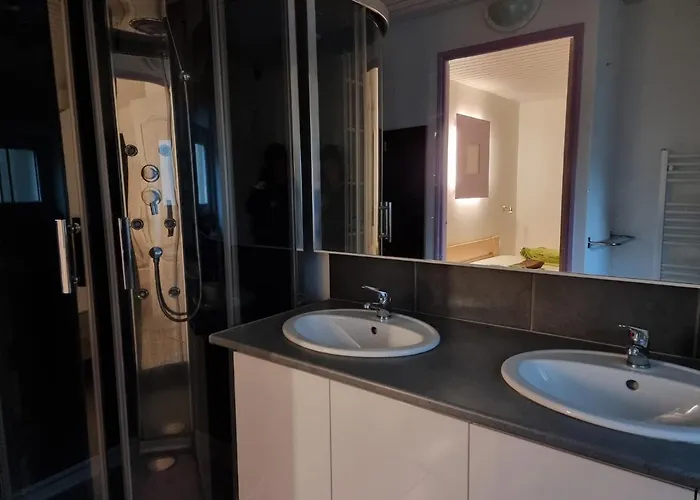 Les De La Petite Boynarde بيت للعطل *